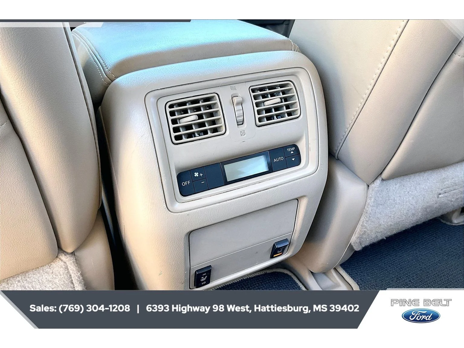 Used 2014 Cayenne Red Nissan SL image 25