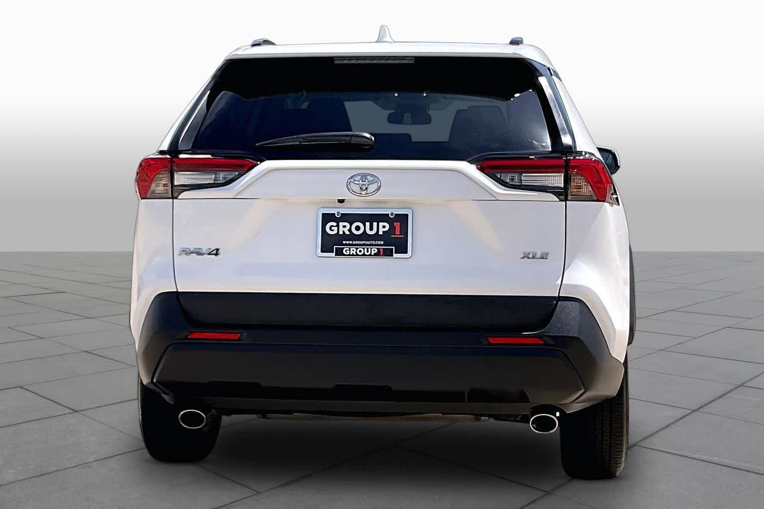 Used 2025 Ice Cap Toyota XLE image 5