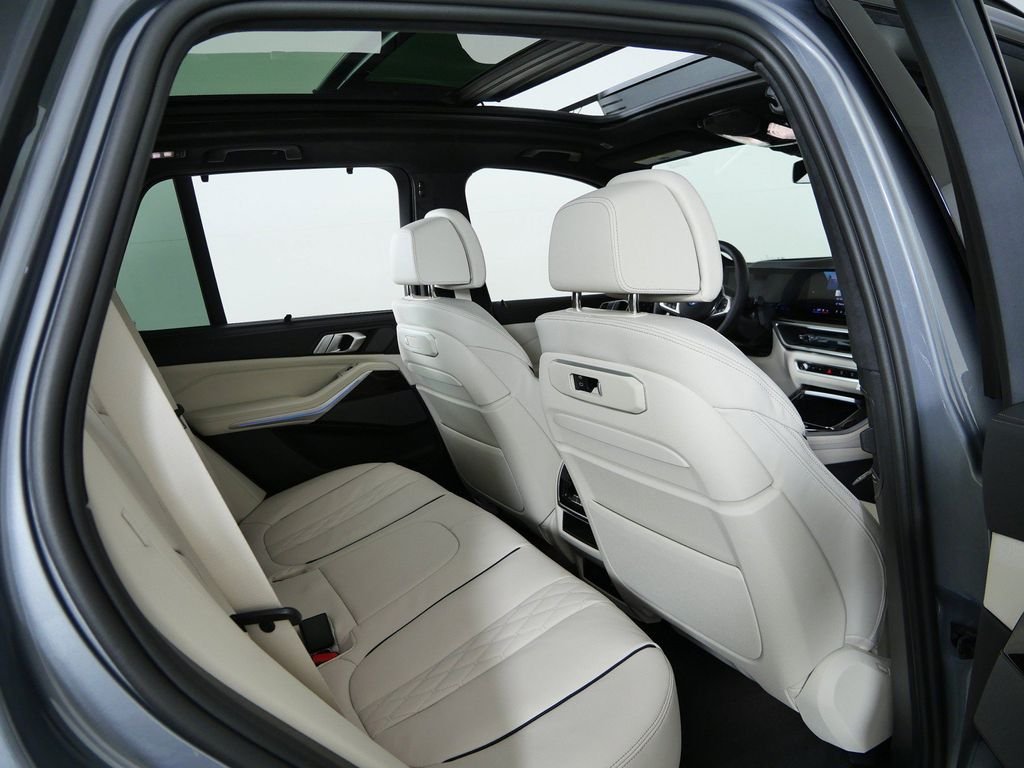 New 2026 Skyscraper Grey Metallic BMW xDrive50e image 22