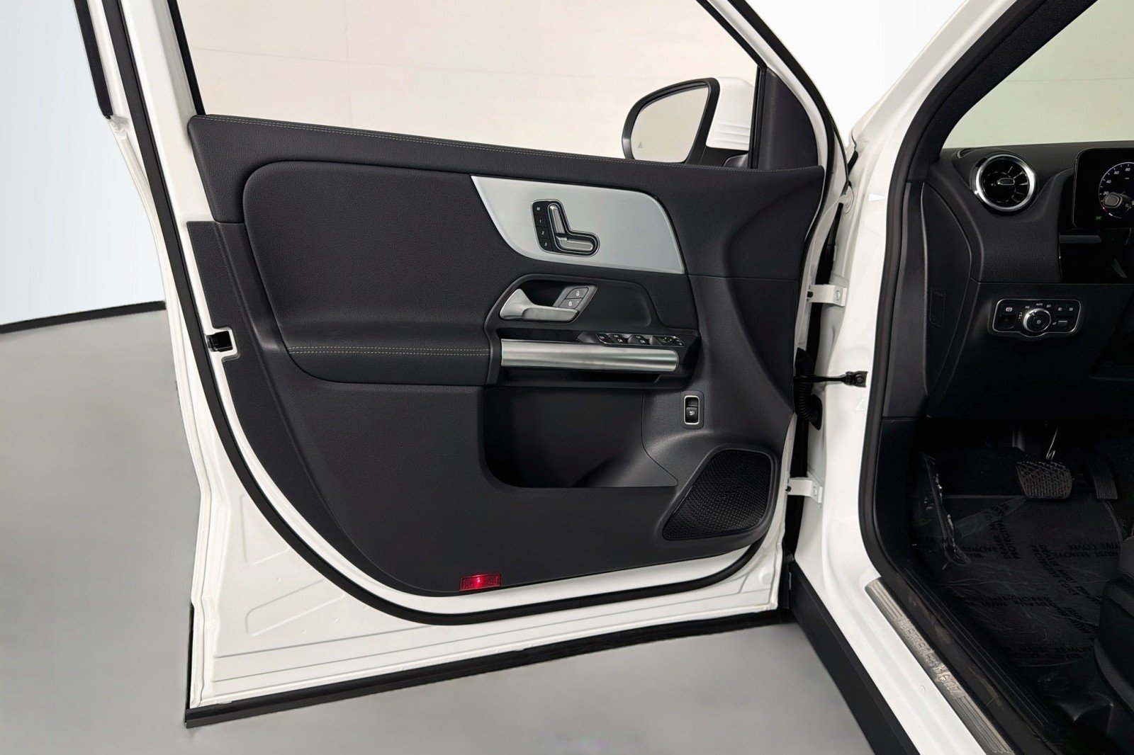 New 2026 Polar White Mercedes-Benz GLA 250 SUV image 20
