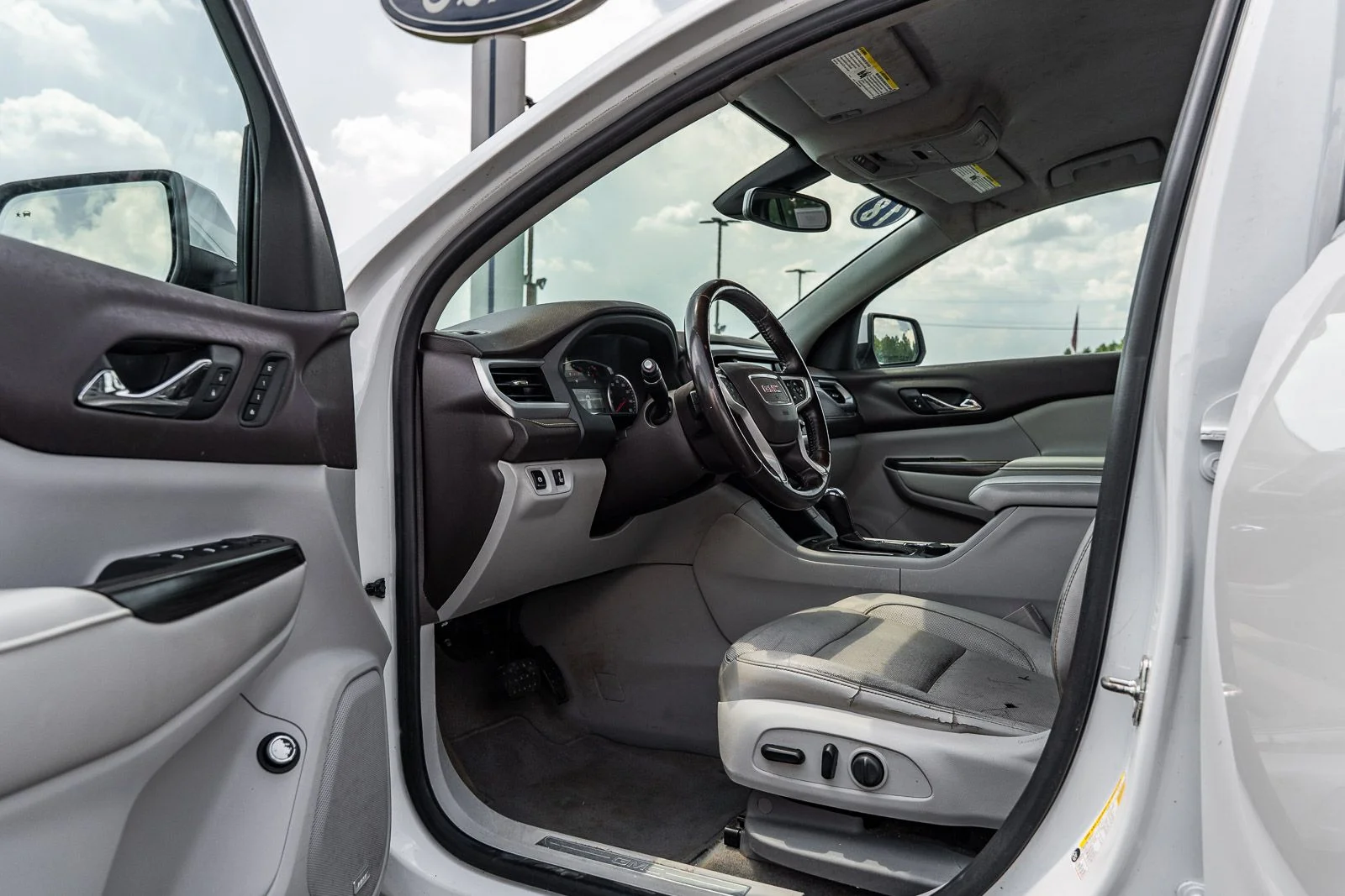 Used 2018 White GMC SLT-2 image 18