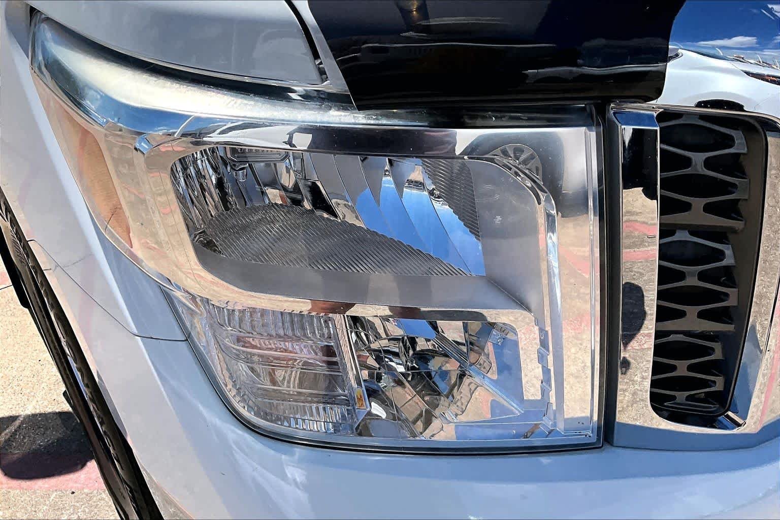 Used 2018 Glacier White Nissan SV image 27