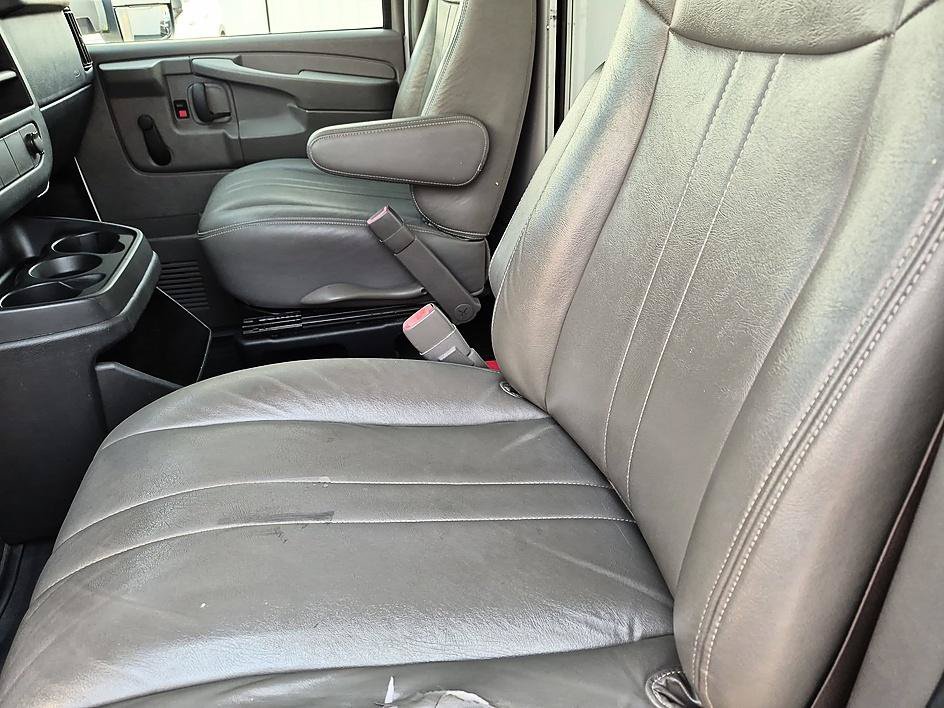 Used 2014 Summit White Chevrolet Work Van image 15