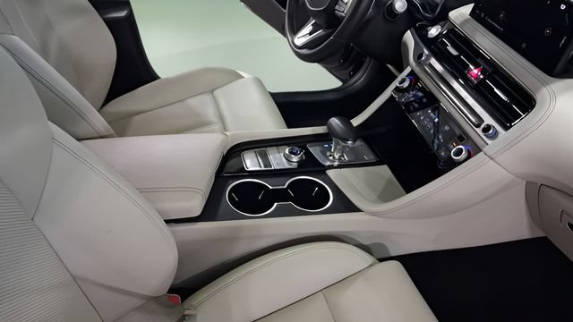 2025 GENESIS G70 Standard - Photo 19
