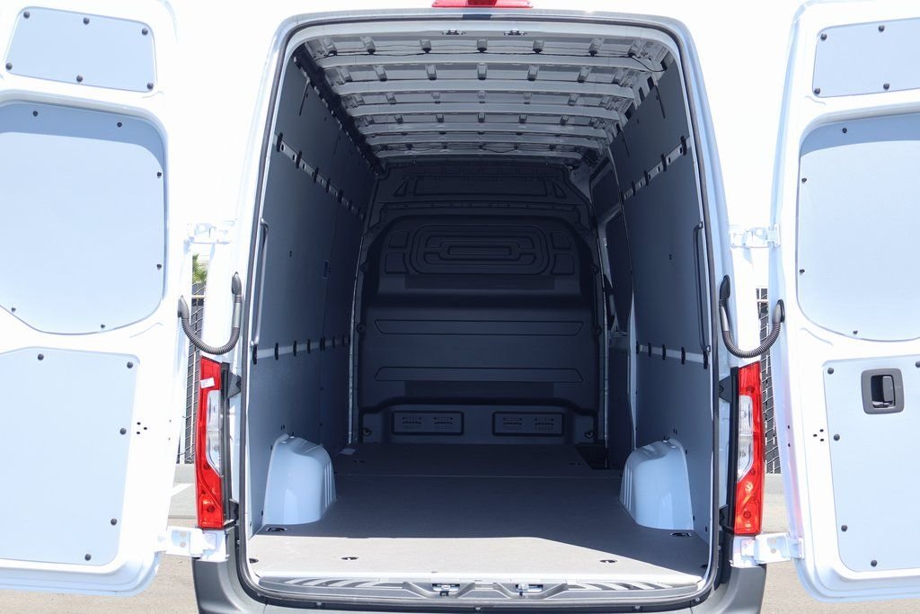 New 2026 Arctic White Mercedes-Benz Cargo 170 WB image 7