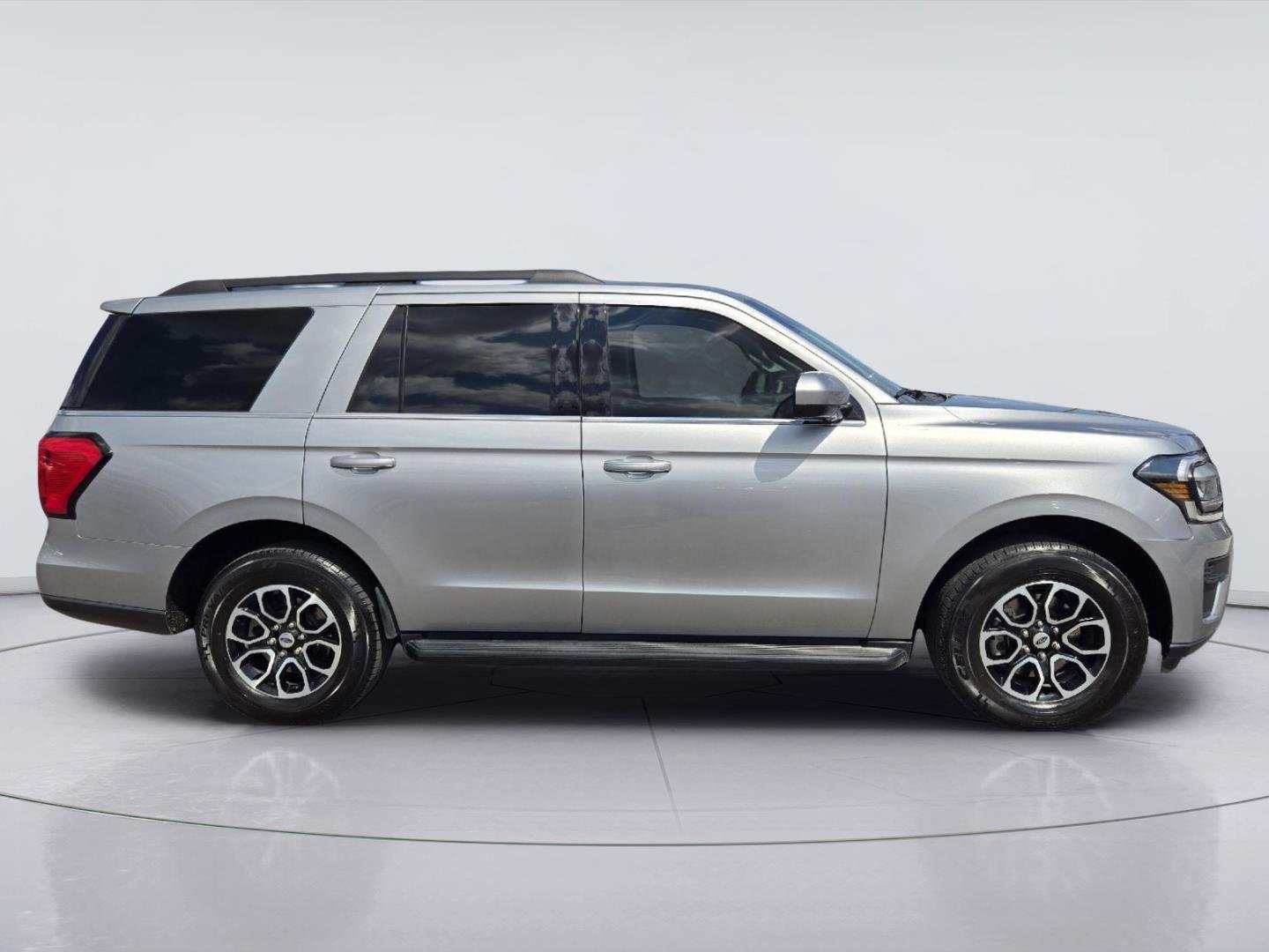Used 2024 Iconic Silver Ford XLT image 4