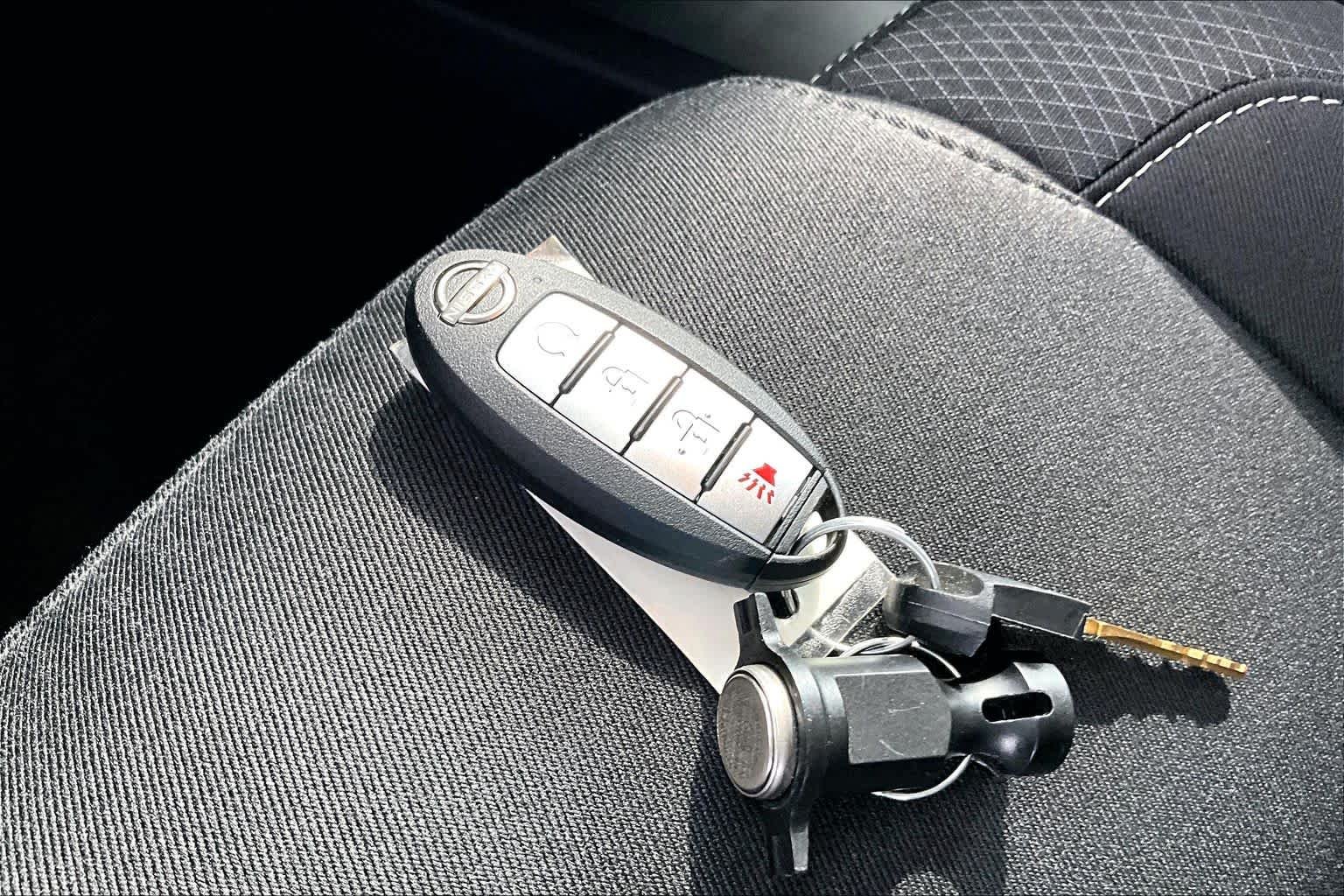 Used 2022 Pearl White Tricoat Nissan SV image 14