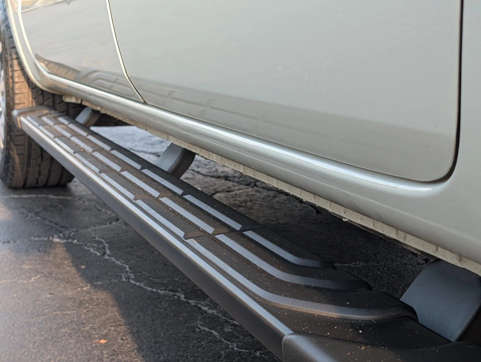 Used 2022 Cactus Gray Ford LARIAT image 33