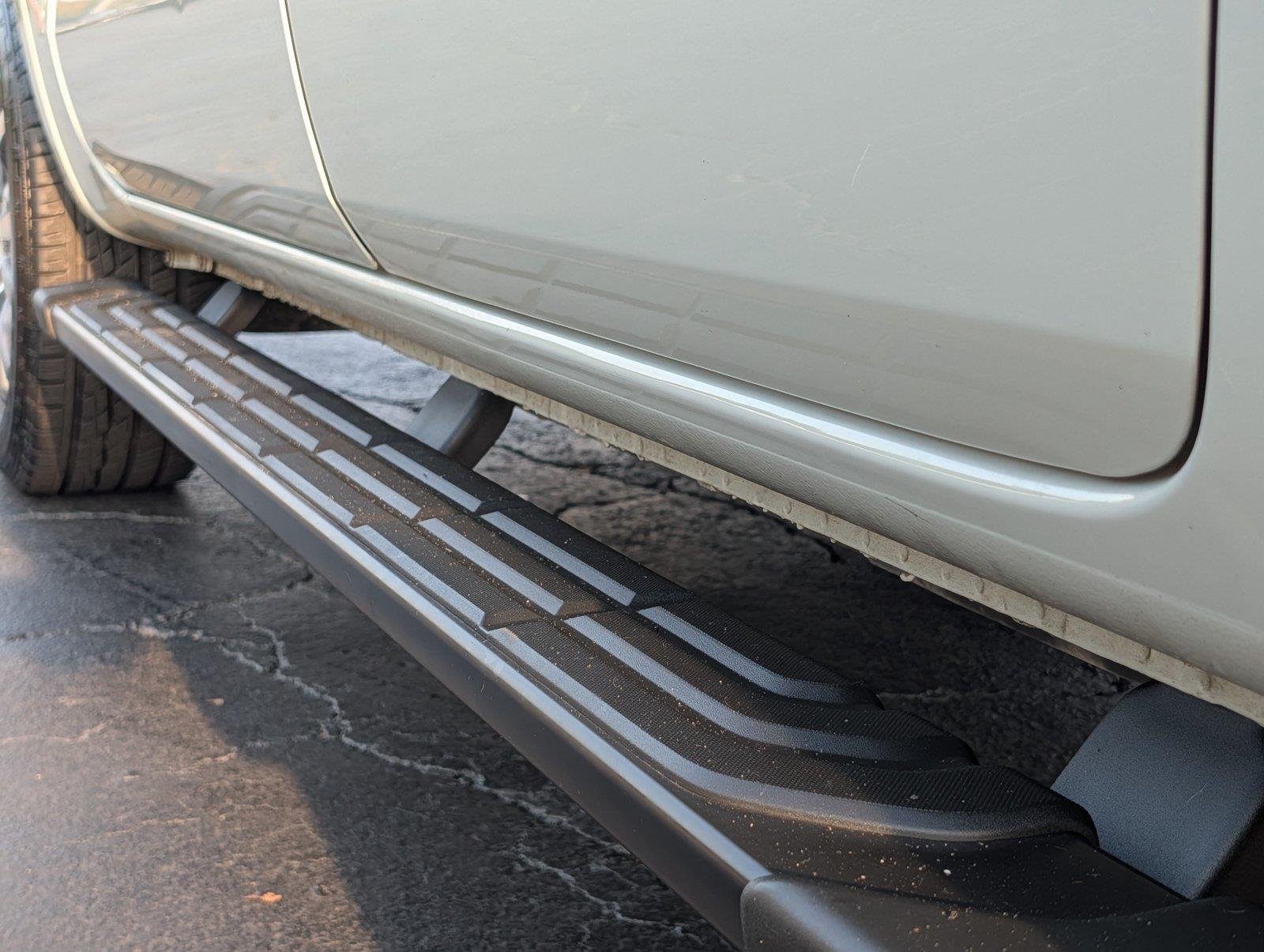 Used 2022 Cactus Gray Ford LARIAT image 33