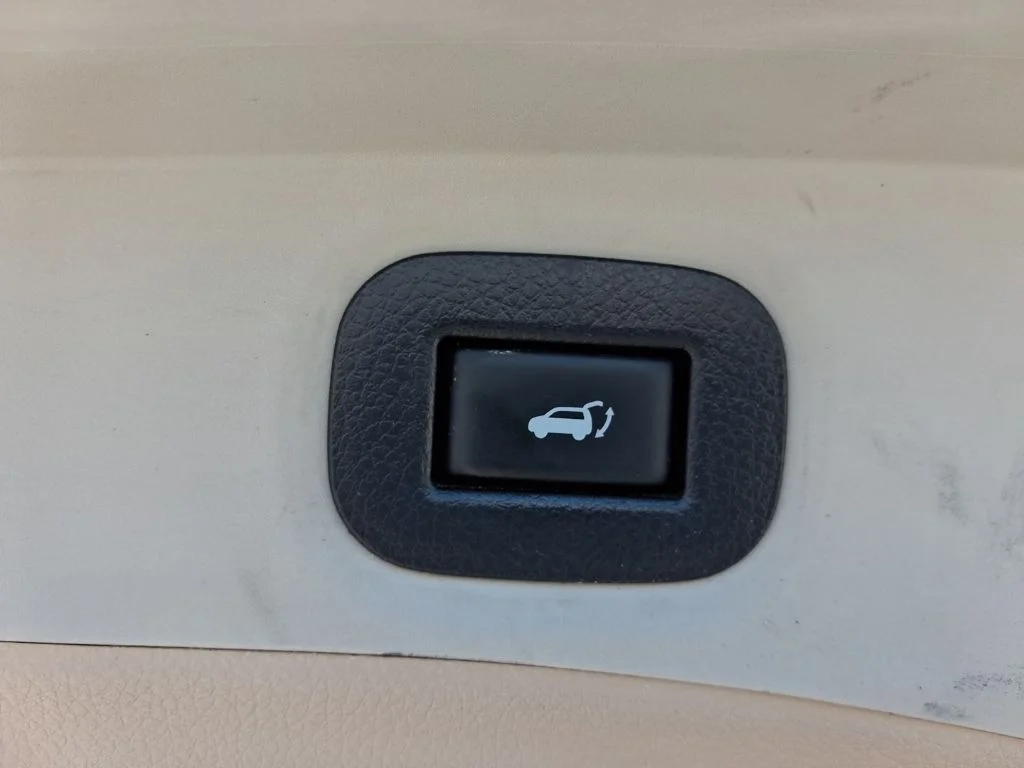 Used 2018 White Nissan SV image 12