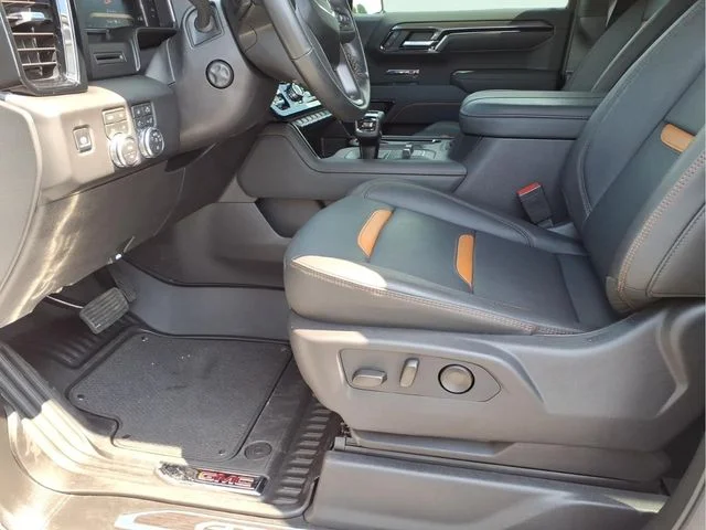 Used 2026 White GMC AT4 image 19