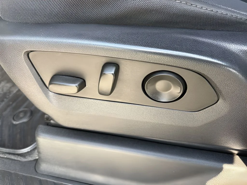 Used 2023 Gray Chevrolet Custom image 10