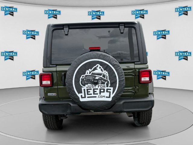 Used 2024 Green Jeep Sport S image 5
