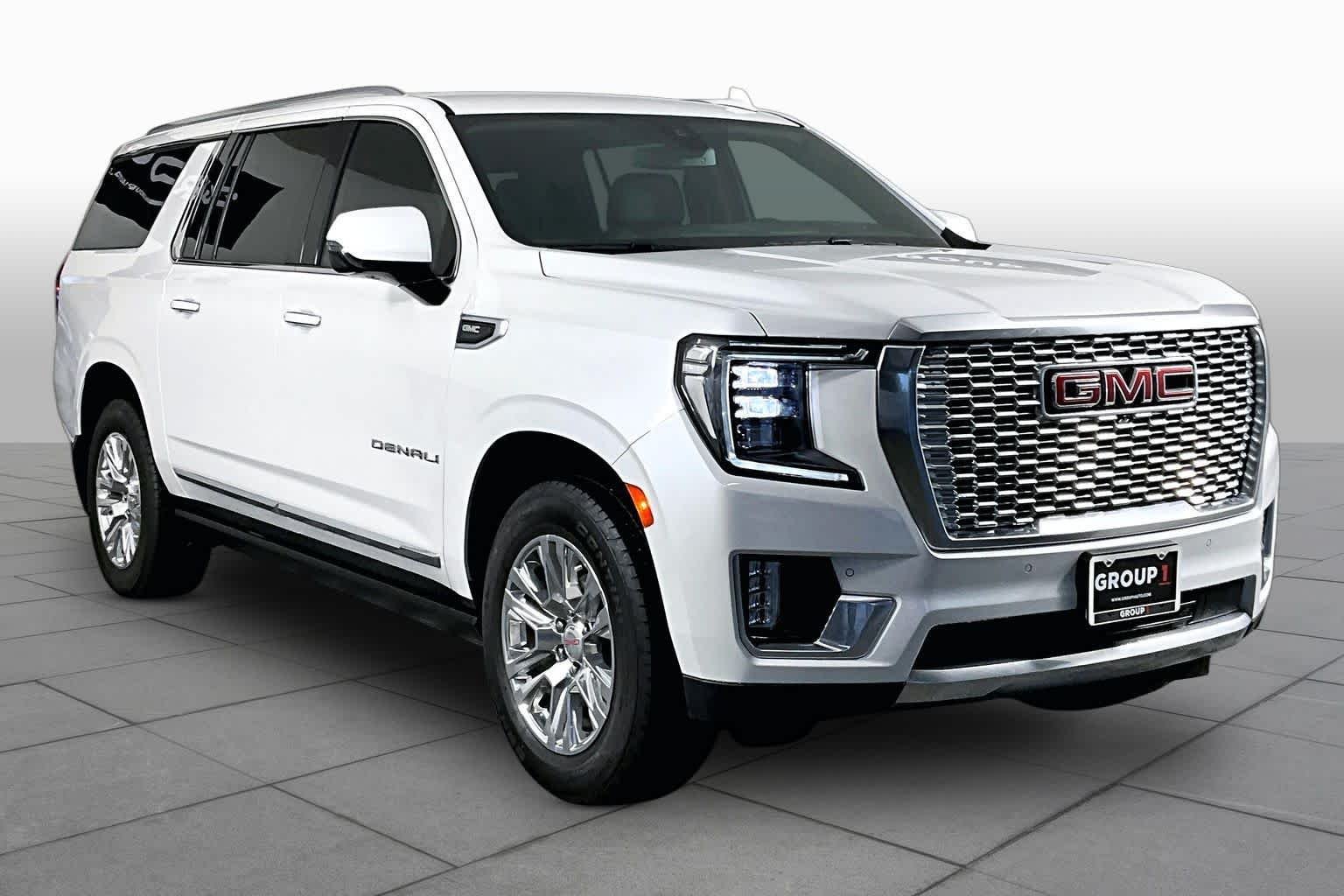 Used 2022 White Frost Tricoat GMC Denali image 3