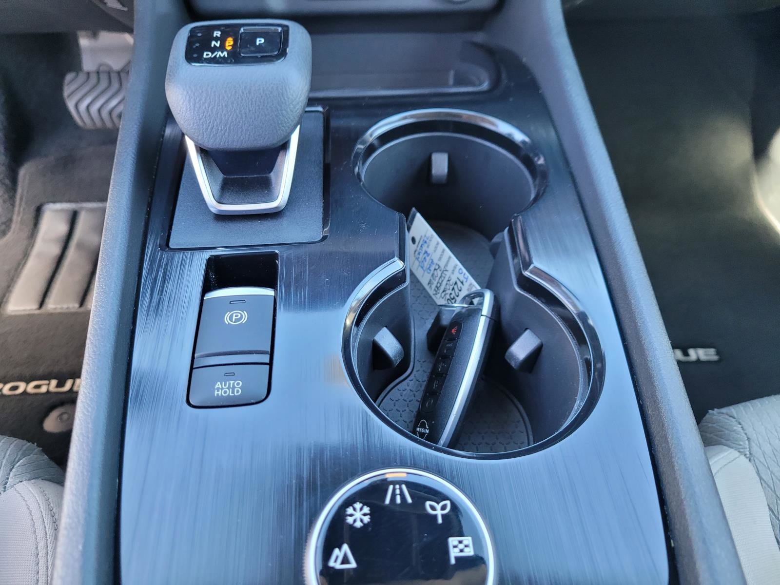 2025 Nissan Rogue SV - Photo 26