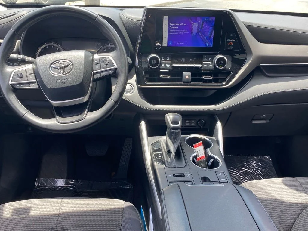 2023 Toyota Highlander LE - Photo 9