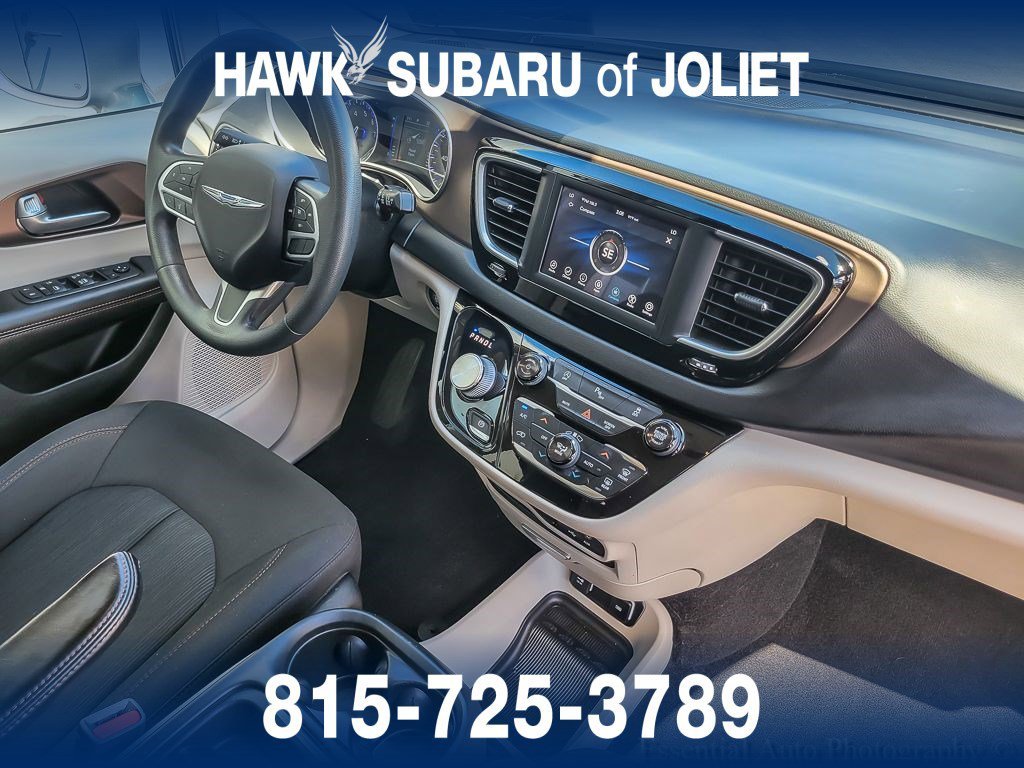 Used 2018 Billet Silver Metallic Clearcoat Chrysler Touring Plus image 22