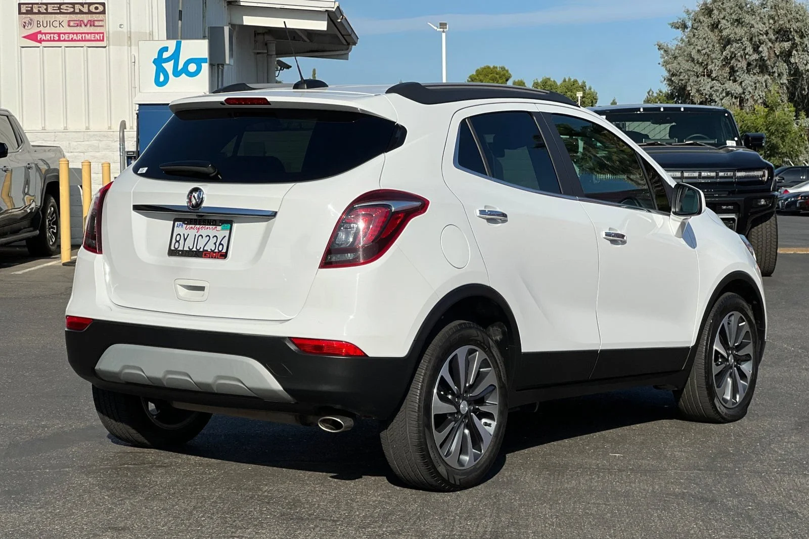 Used 2021 (Includes (MDP) Anthracite lower exterior accent color, Paint code W598F.) Buick Preferred image 4