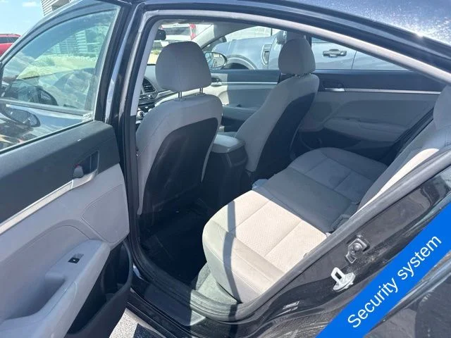 Used 2019 Phantom Black Hyundai SE image 13