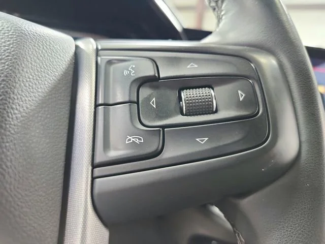 Used 2024 Summit White GMC Elevation image 23