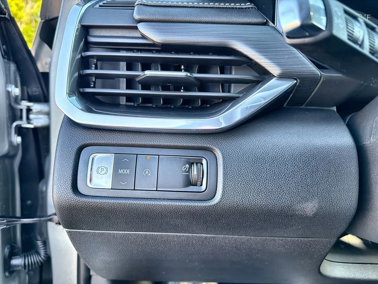 New 2026 Sterling Metallic GMC Elevation image 15
