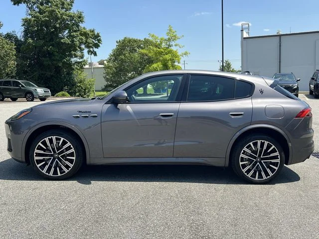 Used 2023  Maserati Modena image 10