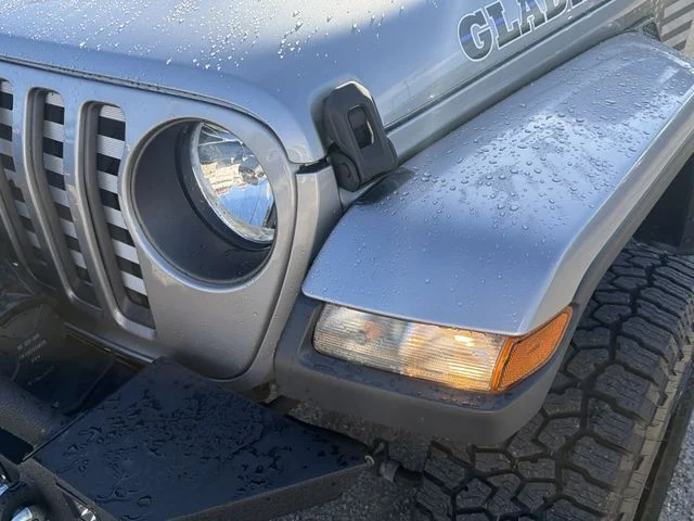 Used 2020 Silver Jeep Altitude image 8