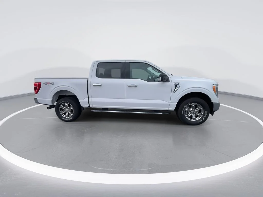 Used 2021 White Ford XLT image 9