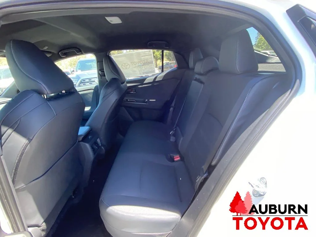 New 2026 Wind Chill Pearl <sup>1</sup> Toyota  SE image 21