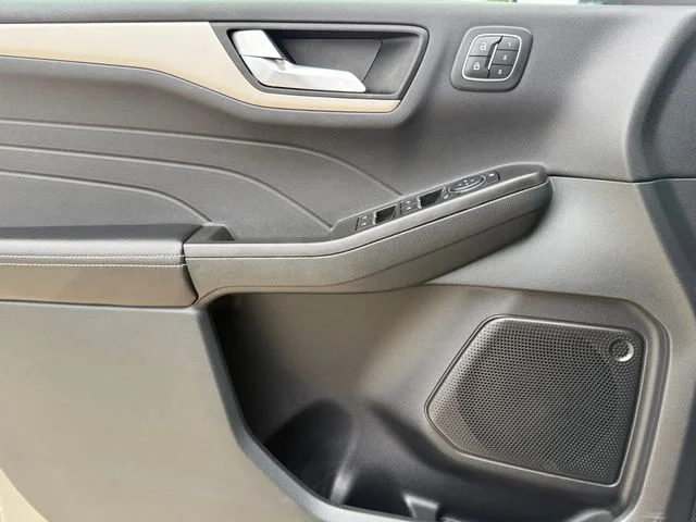 Used 2022 Gray Ford SEL image 21
