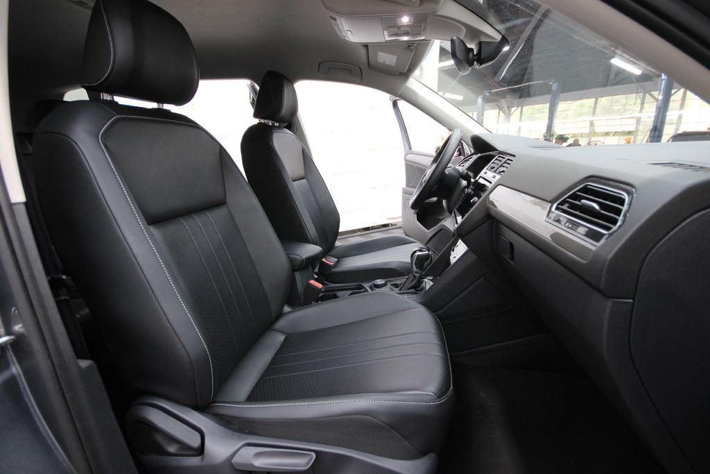 Used 2024 Gray Volkswagen 2.0T SE image 26
