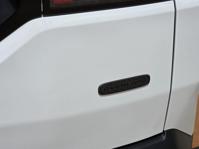 New 2026 Bright White Clear-Coat Exterior Paint Jeep Overland image 27