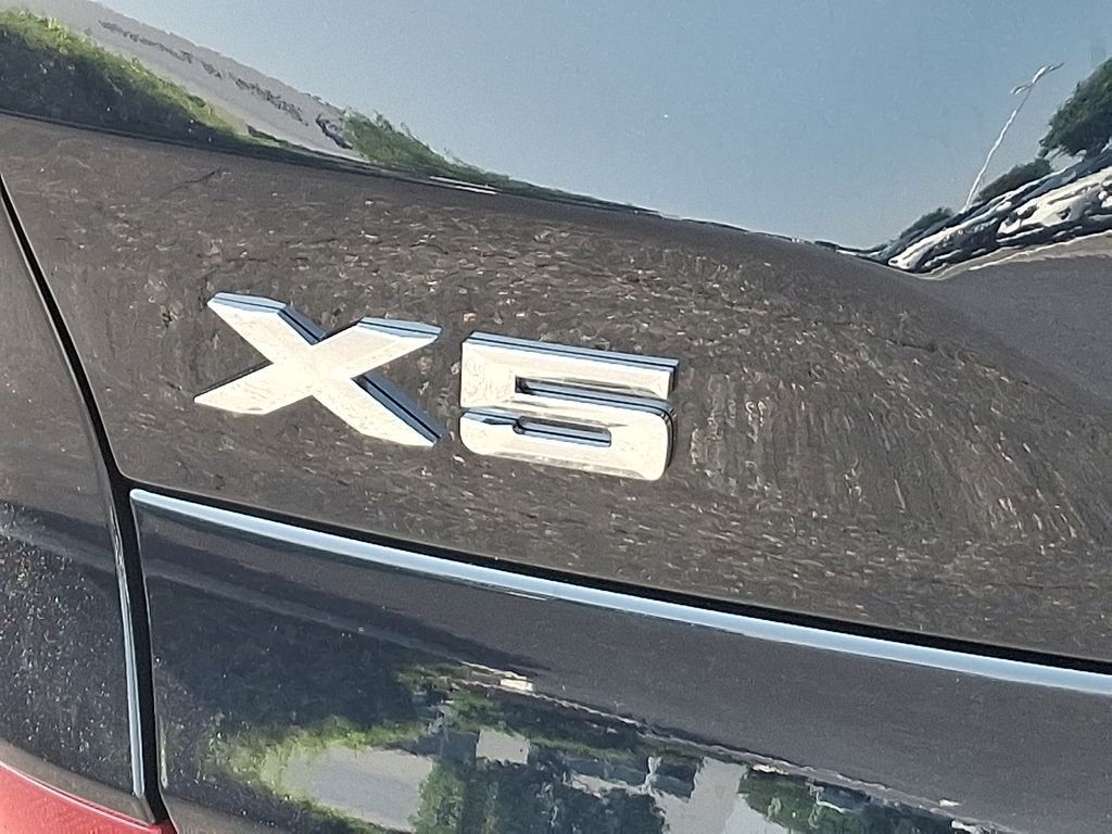 New 2026 Carbon Black Metallic BMW xDrive40i image 11
