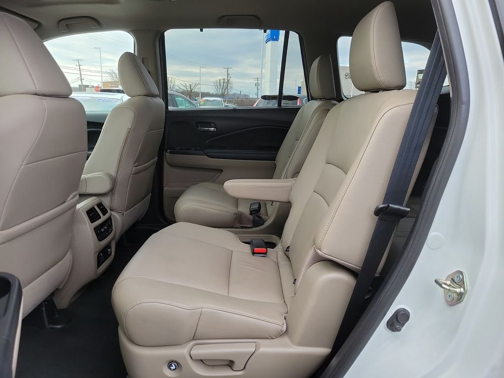 Certified Used 2020 Platinum White Pearl Honda Touring image 10