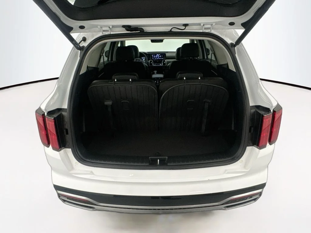 Used 2023 White Kia SX image 25