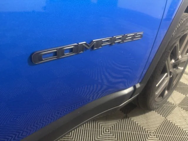 New 2026 Hydro Blue Pearl-Coat Exterior Paint Jeep Limited image 12