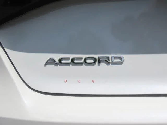Certified Used 2023 Platinum White Pearl Honda  image 7