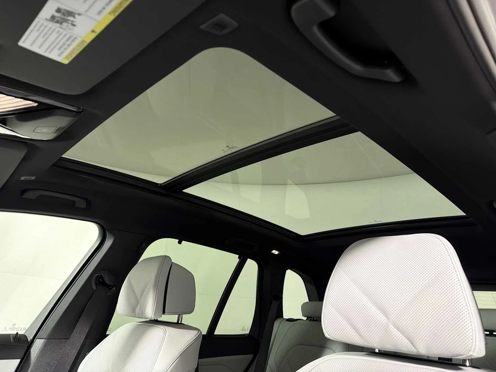 New 2026 Dravit Grey Metallic BMW xDrive40i image 18