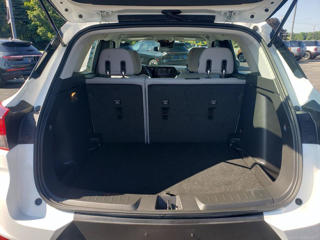 Used 2024 Summit White Chevrolet LS image 5