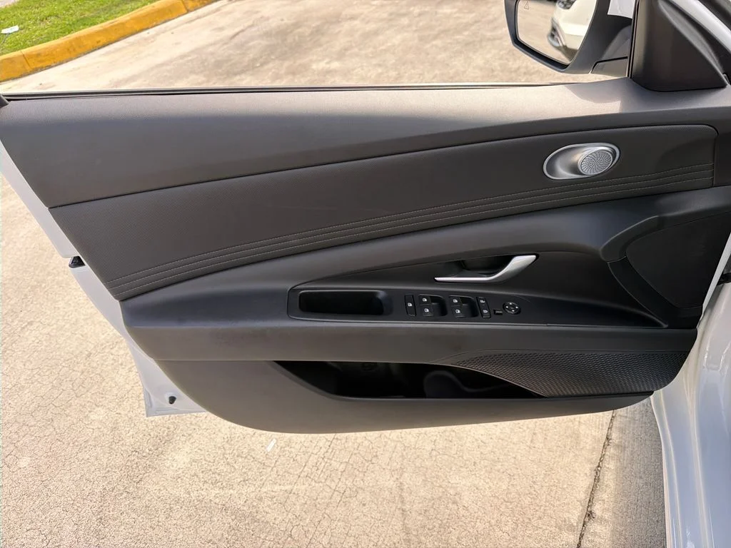 Used 2024 White Hyundai SEL image 16