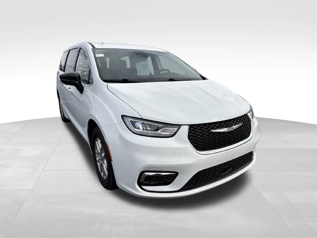 Used 2024 Bright White Clearcoat Chrysler Touring L image 8