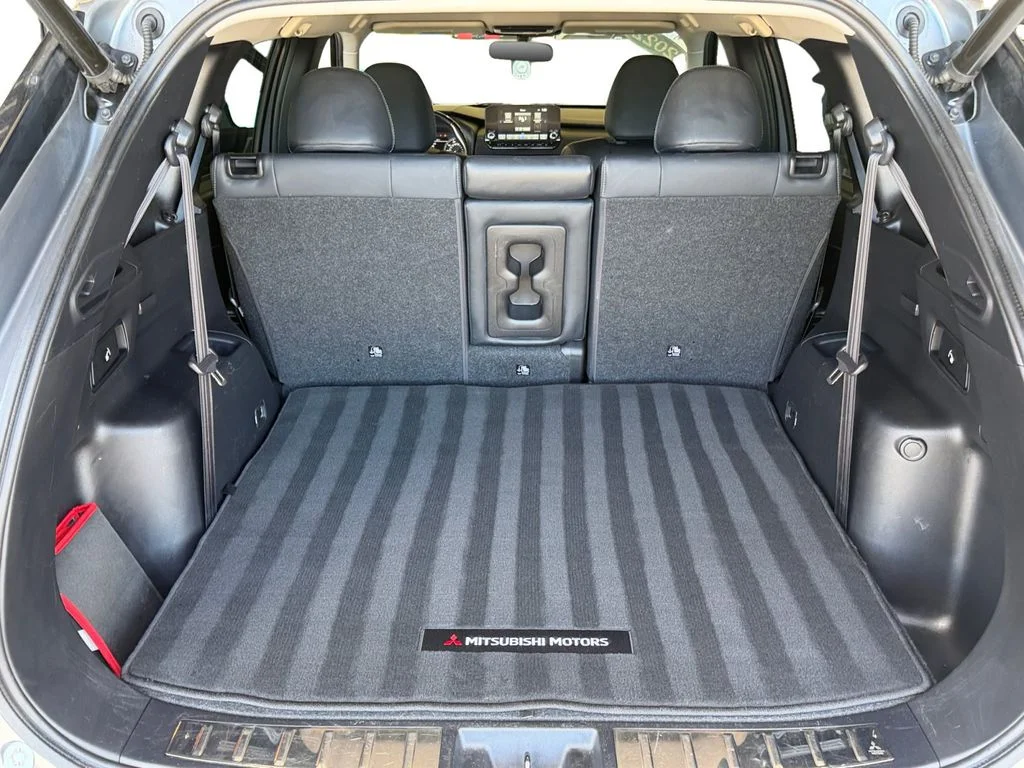 Used 2022 Gray Mitsubishi SE image 14