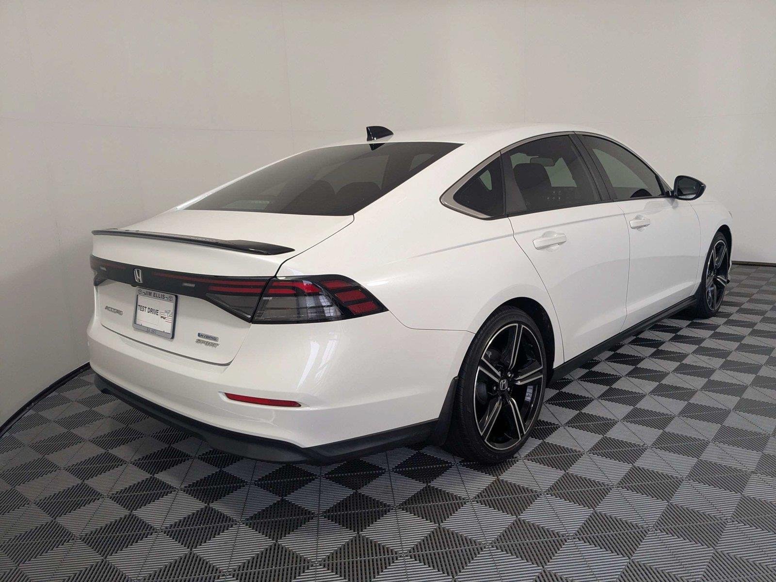 Used 2023 Platinum White Pearl Honda Sport image 6