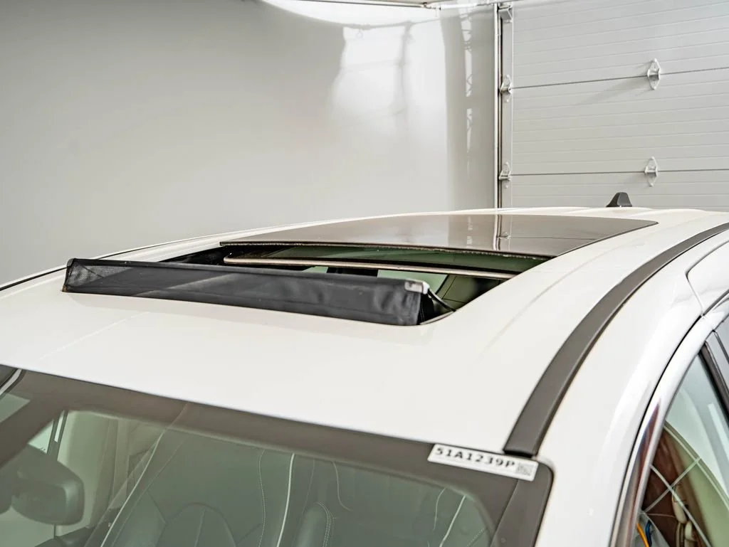 Used 2024 Bright White Clearcoat Chrysler Limited image 17