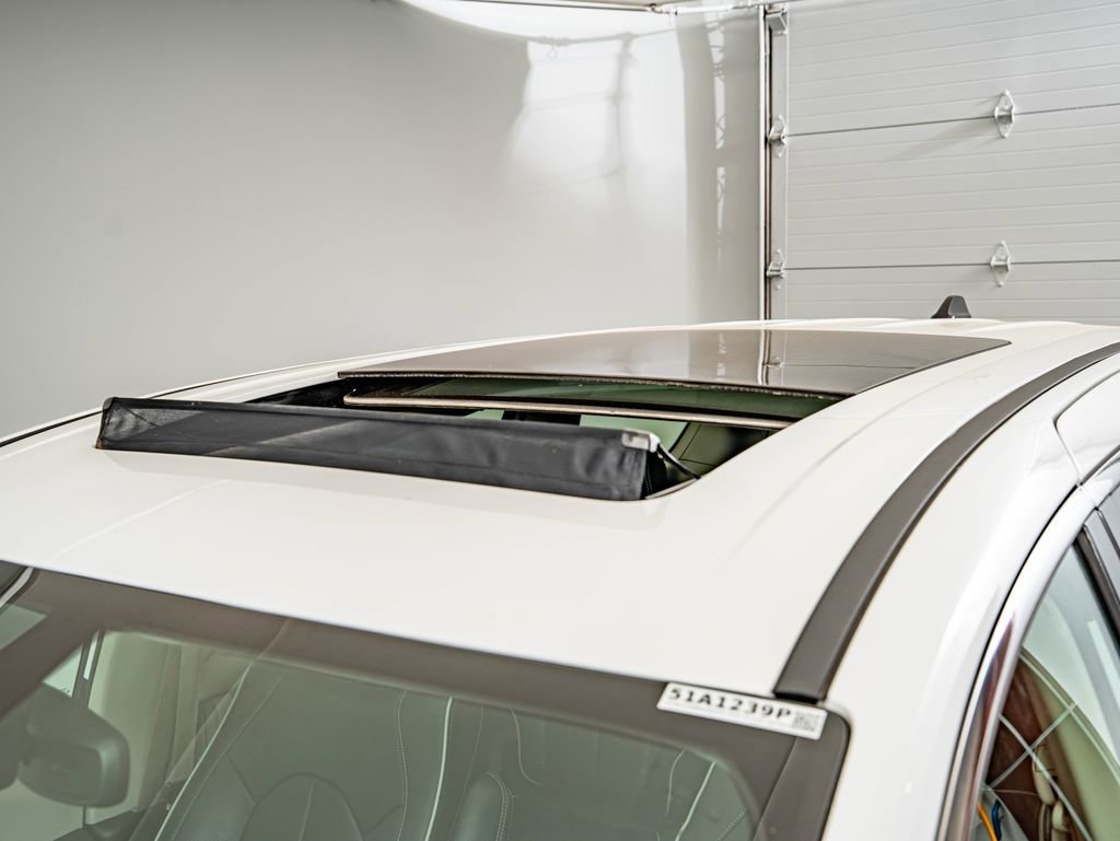 Used 2024 Bright White Clearcoat Chrysler Limited image 17