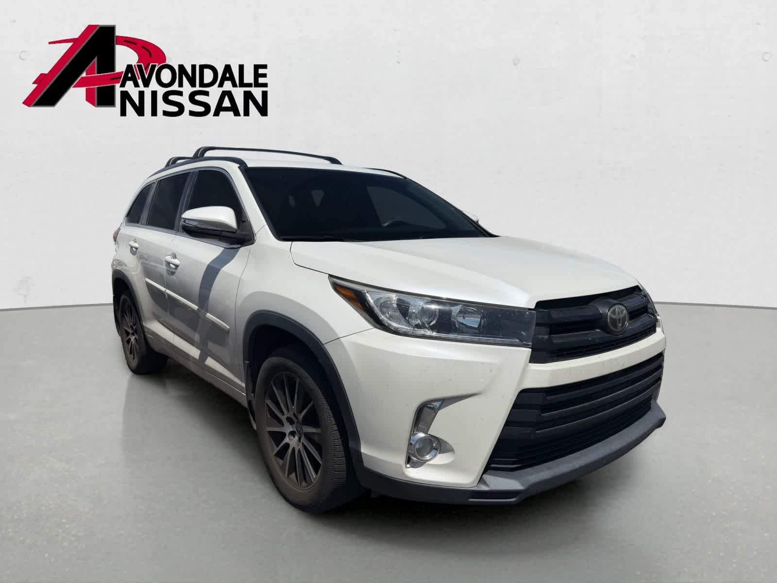 Used 2018 Blizzard Pearl Toyota SE image 4