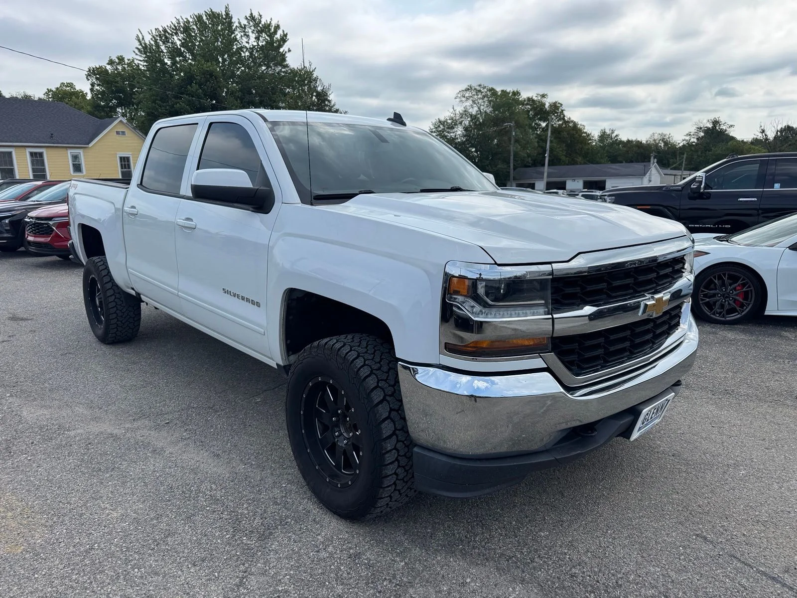 Used 2018 White Chevrolet LT image 8