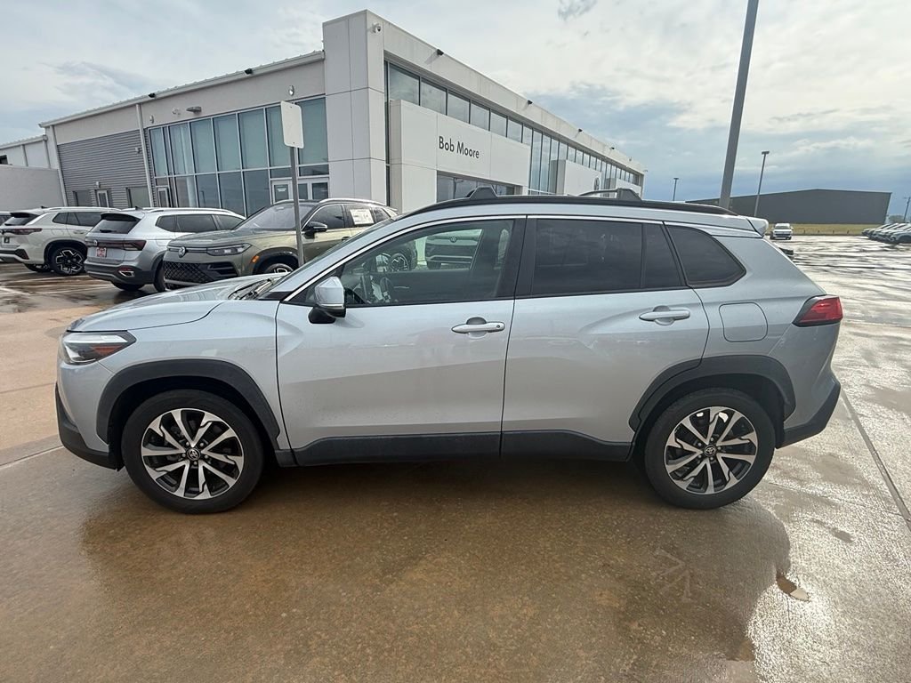 Used 2022 Silver Toyota XLE image 2