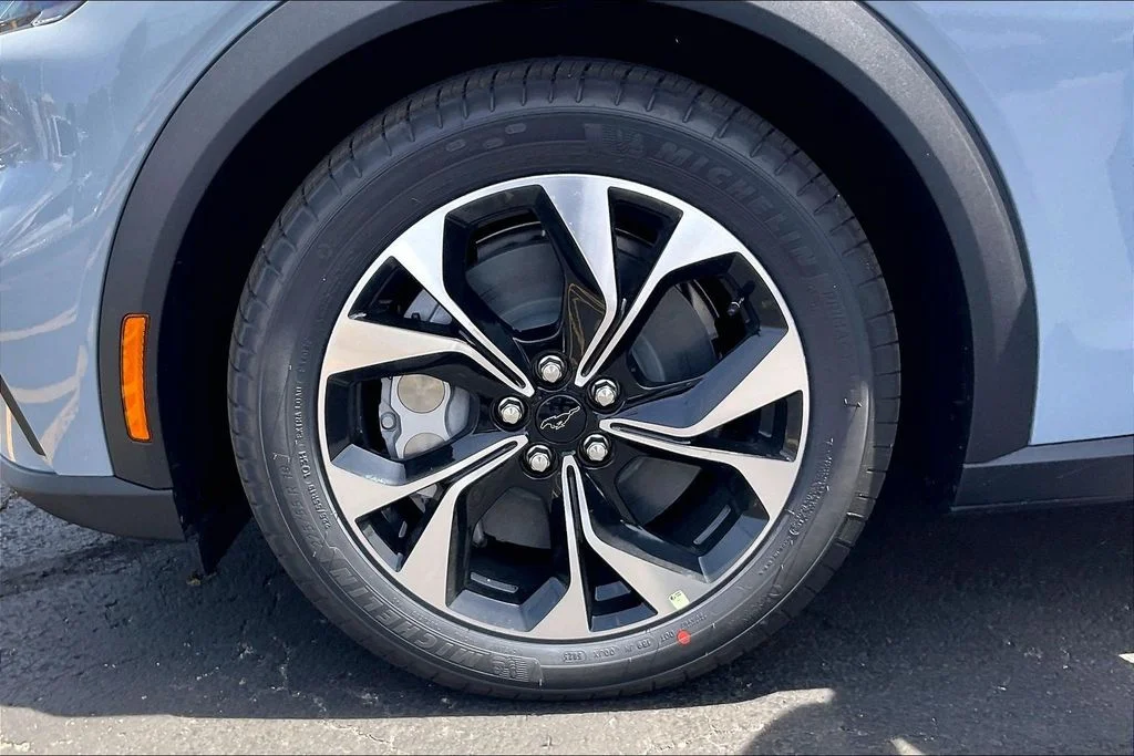 New 2026 Glacier Gray Metallic Tri-coat Ford Select image 8