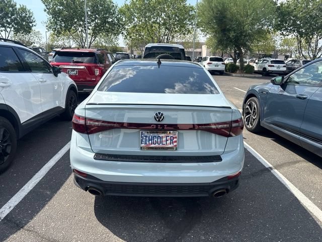 Used 2025  Volkswagen Autobahn image 4